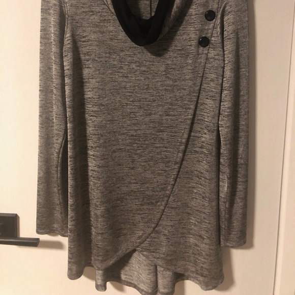 Stunning Joseph Ribkoff Grey w/Black details Top - Picture 2 of 6
